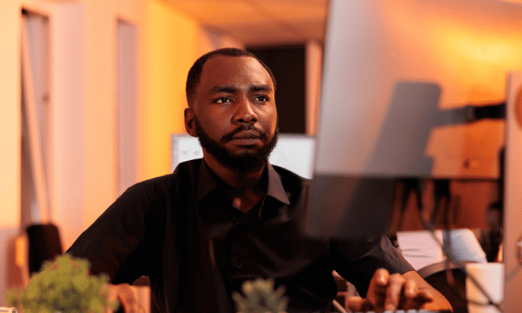 Offre d'emploi : Webmaster WordPress & Chargé de Marketing Digital à Dakar – Agence audiovisuelle internationale