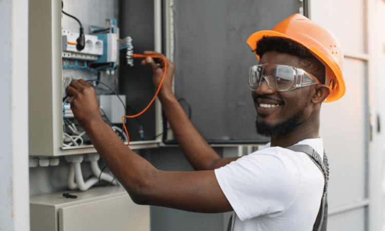 ETS Sénégal recrute un Électricien – Poste basé aux Almadies. Salaire 120 000 F CFA